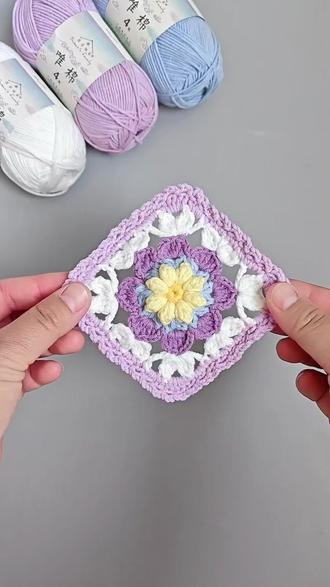 🌸祖母格钩织教程✅新手码住✅视频讲解 线材🧶:@苏苏姐家官方旗舰店 4股唯棉
色号🎨:04,06,08,09,16,72
钩针🪡:2.5
图解:@林时工手作
#爱生活爱编织 #钩织教程视频 #创作者中心 #创作灵感 #钩织杯垫