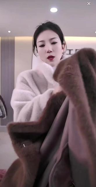 网红爆款欧貂绒立领皮毛一体外套#每日分享#仿貂绒立领皮毛一体外套#网红爆款