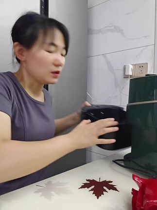 #广式腊肠 空气炸锅炸几分钟,一口爆汁,用来炒菜,做煲仔饭都好吃!#太香了 #腊肠 #天海藏