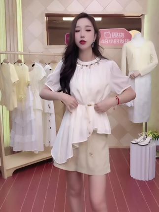 #富家千金女装减龄 #我的魅力不止一面可仙可萌可御姐 #甜美穿搭 #名媛风轻奢两件套 #显瘦显高显气质