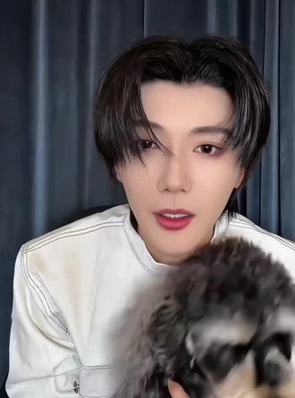 #郝熠然
闺蜜下一次直播的时候,能不能对我们这十几万人笑的那么甜#云熠