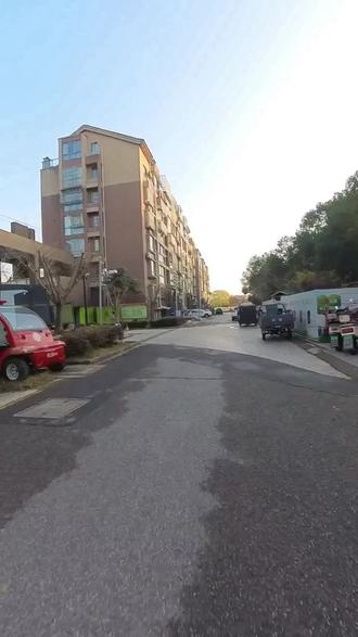 圣诞节放假,国际贵金属停牌,结果国内金银铂钯昨天都在大跌,很多人分析是主力趁着国际停盘,砸盘国内贵金属,引起散户恐慌,主力趁机进货。