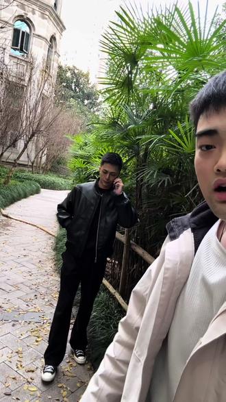 给家人们展示一下给兄弟新购入的穿搭 #看到最后 #男生穿搭 #街头穿搭 #搞笑日常 #兄弟情