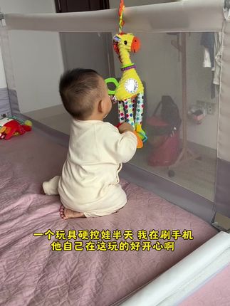 一个玩具硬控他半个小时,自己玩的真是不亦乐乎,真的是解放双手#带娃好物 #哄娃神器#宝宝玩具#母婴好物