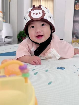 小宝6个月会爬了宝宝小头盔提前备上,哪怕防摔一次都是值的,不小心一磕一个大包真的很心疼,就这一个能用到2岁多真的很实用#母婴好物 #宝宝护头帽 #学步防摔护头枕#宝宝磕到头 #宝宝安全