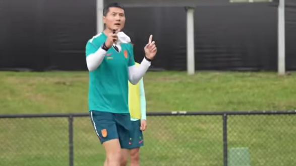 邵佳一太精明了,“东盟杯”邀请信送过来的时候,足协原本想拒绝,就像当年拒绝美洲杯的邀请一样。#实况足球手游 #易球成名计划 #国足 #邵佳一 #世界杯