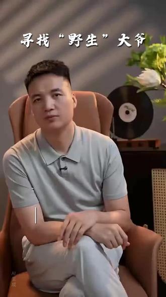 野生“buff”!2月6日(报道),山东济宁,大爷意外出镜,带火了山东一饼干公司宣传视频。公司带半扇猪肉“报恩”,大爷骑着新三轮,车上拉着饼干猪肉,嘴角比AK还难压。#野生大爷#我给老家送年货#用抖音记录人生 #年货