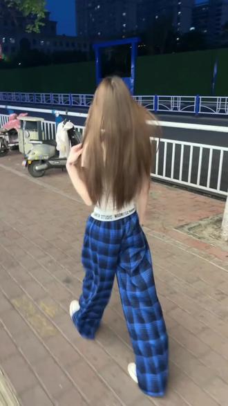 蓝色格子裤巨好看 #ootd穿搭 #ootd #今天穿什么 #格子裤 #男女同款