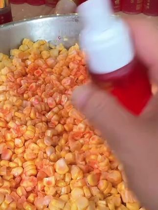 全能诱添加剂,所有淡水鱼都可用,尤其针对大型青草边里翘,使用方法简单有效。喷完搅拌五分钟后即可打窝做掉#饵料#爆护饵料 #添加剂#诱鱼挤#黑坑盘老板