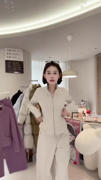 甜酷风套装,穿上直接‘无中生腰’,谁穿谁爱!#甜酷穿搭 #约会穿搭 #梨形身材穿搭 #秋冬穿搭 #套装两件套