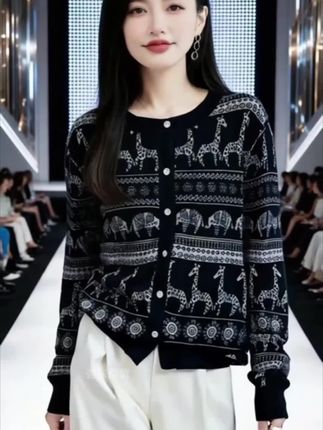 这款秋季女士长款提花针织衫,不挑年龄,谁穿谁好看#谁穿 #品质女装 #针织开衫 #面料柔软舒适 #精致优雅 @DOU+小助手 @DOU+上热门 @热点小助手 @巨量千川