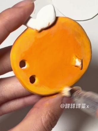 🍊捏一本mini橘子书 用粘土捏一本橘子豆豆本 里面画上可爱的帕丁顿熊~
#粘土#diy#豆豆本#手工#春天
