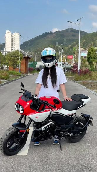 在这个四缸打架的年代,还有谁喜欢单缸的小摩托吗?我是说xo小狒狒。#台江文壹机车 #春风xo狒狒 #小狒狒