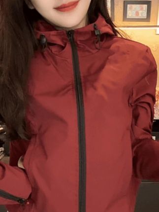 哇塞,这款风衣真的好看到不行,宽松的版型加上腰带的设计,让你怎么穿都好看。#风衣外套女 #女装穿搭 #爆款热卖中 #好物分享🔥 #女装穿搭