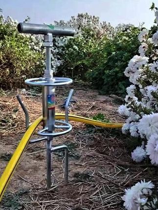 拉管器,给果树打药时带子很容易被树拉住,有了它轻松打药 #拉管器 #实用工具 #省时省力 #农用工具 #农用