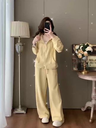 韩版秋冬休闲运动网红设计感小众黄色卫衣连帽2025新款时尚套装#穿搭搭配 #秋冬套装 #休闲运动套装