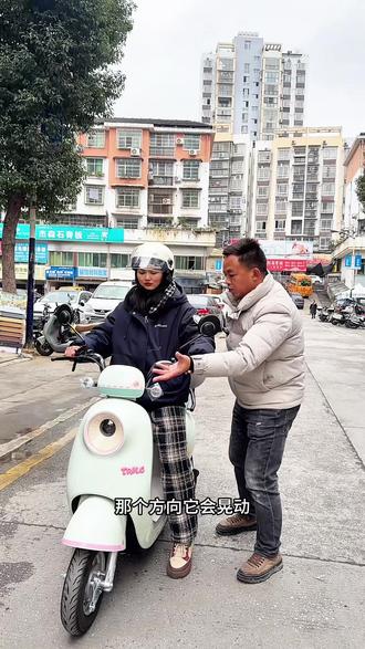 学骑车,要放松,这样学车能成功 #毅哥与车 #学骑电动车 #毅哥教学电动车 #铜仁台铃电动车 #铜仁金彭三轮车