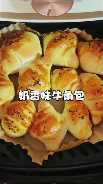 00后自学烘焙vlog|奶香牛角包🥐
新手0失败 松软香甜超简单#空气炸锅美食 #烘焙教程 #vlog美食记