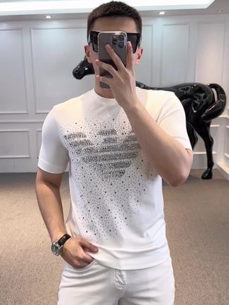 “明明什么都知道,可就是不想拆穿”#品质男装 #百搭上衣 #简约大气 #穿出高级感 #短袖t恤