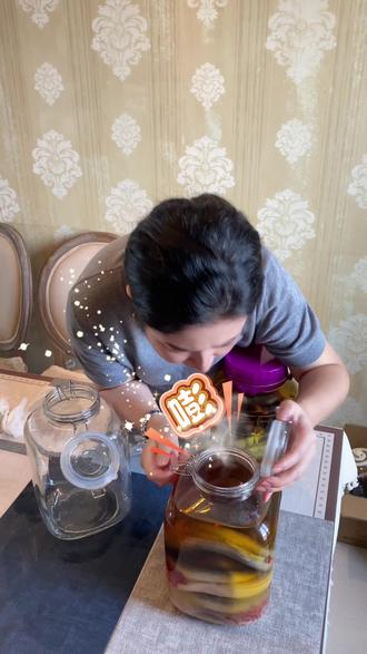 今天把三个月前的土龙酒分装一下