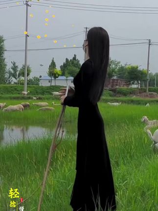 #外拍 #优雅气质 #户外散步 #穿搭 #气场全开