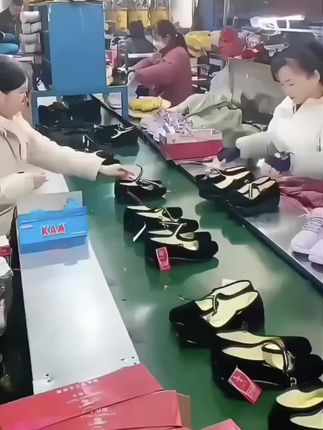 老北京布鞋妈妈中老年黑一代厚底舒适平低工作鞋时尚女士