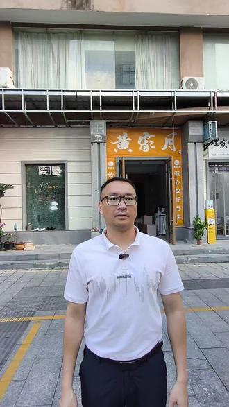 房东直租:青秀区金湖南路琅西地铁E出口临街铺,面积178平,租金18500元,双门面,门头7米宽,押三付三,一年起签,第三年开始按5%递增,给半个月装修免租期,水电商用物业自交,隔壁是烟店,柳州下饭菜,铺面在沁景苑西北门入口第二间,对面瑶王府,金悦大厦,壮圆大厦,斜对面琅西夜市,铺面无行业限制,合适餐饮粉,饭,奶茶冷饮,服装店等等,有想法的欢迎过来实地考察#商铺#南宁商铺#开店选址#南宁商铺网#南宁