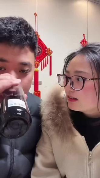 大家不要再传了,文文没有怀孕,没有订婚根本不可能怀孕的,而且还是在阿姨家,叔叔阿姨看到了也会伤心啊#张东在农村 #用抖音记录人生 #记录真实生活