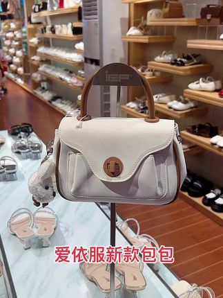爱依服新款包包#包包推荐 #奢侈品 #包包控每天更新 #今日新款推荐، #爱了爱了