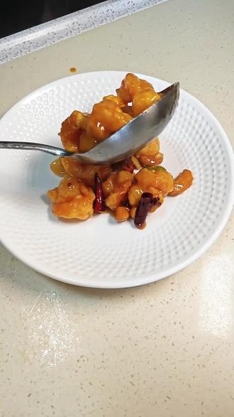 宫保虾球 学会这个宫保虾球再也不用点外卖了!咸鲜微辣酸甜非常好吃!#宫保虾球 #真实生活分享计划 #美食教程 #宫保虾球做法