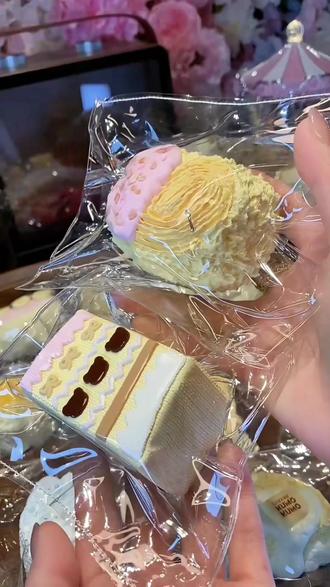 (🍷)凯文的手感和颜值不必多说
但是这次打包减分
三层泡沫袋确实不会爆
但是捏捏袋子皱皱的
#捏捏乐 #捏捏分享 #凯文捏捏