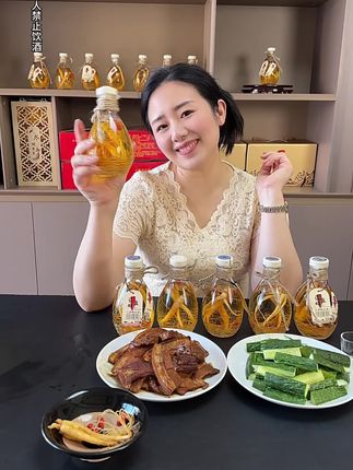 好品质人参酒一箱6瓶,一瓶半斤,每瓶三颗鲜人参#高品质低价位 #礼盒人参酒 #纯粮酒#人参枸杞酒 #白酒