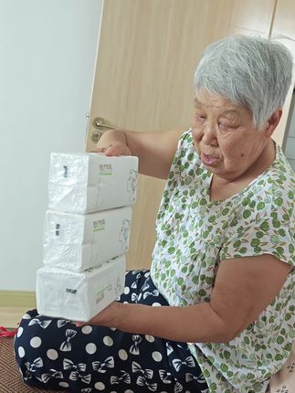 #子溪爱生活 ~陪阿尔滋海默症妈妈开心快乐每一天!#家有一老如有一宝#陪阿尔滋海默症妈妈#生活用纸#桔子姑娘纸巾