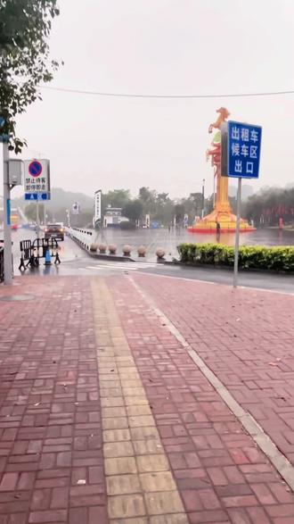 雨天轻装独自一人速穿青秀山,路线:东门进-凤凰塔原址-萧台-古道-董泉-状元泉-西门。有对这条线路感兴趣的宝子,可以给分享两步路轨迹哈~
#南宁青秀山 #南宁普通话 #南宁周边游 #徒步