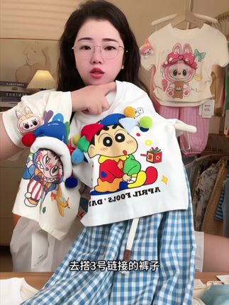 🎠立体玩偶设计太可爱了!宝宝穿上直接萌化人心~#亲子装 #蜡笔小新 #萌宝穿搭 #抖音热门