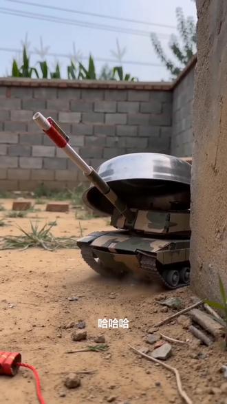 #AI放鞭炮炸铁盆 #随变ai随便玩 #随变放炮炸出一个小可爱 #火山引擎ai让年味儿更浓了 #豹2坦克 太沙雕了。千万不要看。可以去看我主页,这模型原来不长这样的。