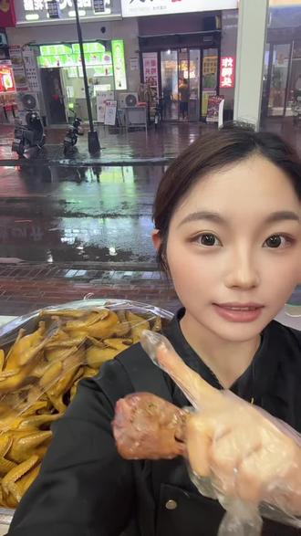 闲下来了啃个鸭头吃吃吧,链接都给大家挂在左下角了,价格超级划算#吃货主播上线 #卤椒爷麻椒鸡 #鸭货 #同城美食 #亳州美食