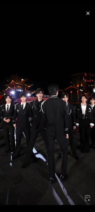 现在工具人都这么帅了吗?放开工具人,让我来!#001二月直播日记#AI瑶瑶团播号#银河系001#酉阳 #舞台 @001-王林🍃 @AI瑶瑶• 银河系001|团队招优PGY