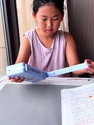 是笔盒又是书架,孩子太喜欢了#阅读书架 #笔盒 #阅读书架笔盒 #多功能文具盒 #