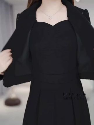 【拉夏贝尔】2025黑色穿搭时尚气质显瘦轻奢华夫格长裙修身连衣裙