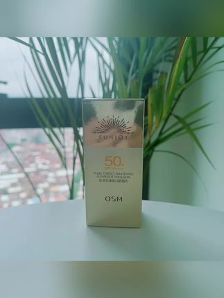 这款欧诗漫珍珠至臻美白防晒乳拥有 SPF50PA++++的高倍数防晒力能够有效抵御紫外线伤害防止皮肤被晒黑晒伤以及光老化赶快来试试吧 #防晒 #防晒乳 #防晒乳推荐 #好物推荐