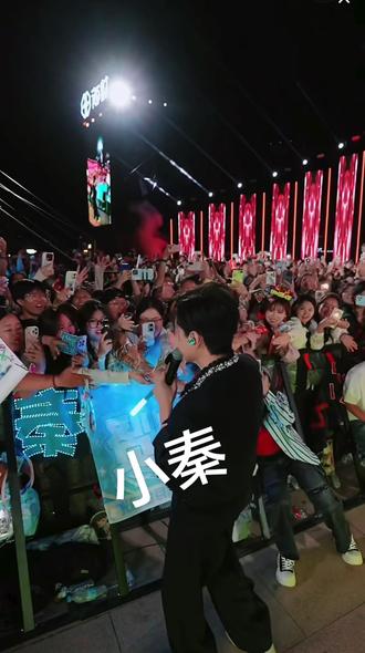 秦霄贤郭聪明《红色高跟鞋》完整版 哥太好听了@秦霄贤 #秦霄贤 #郭聪明 #帅哥同台