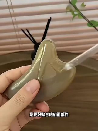 天然牛角面部刮痧按摩器刮脸刮疗板全身通用拨经眼部紧致疏通脸部#牛角面部刮痧板 #刮痧板 #刮疗板 #刮痧按摩神器 #按摩器