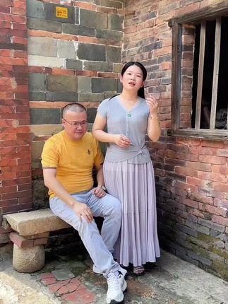 和老婆一起在她的老家唱唱歌!#原创视频 #支持抖音传播正能量 #日常生活 #夫妻 #夫妻日常