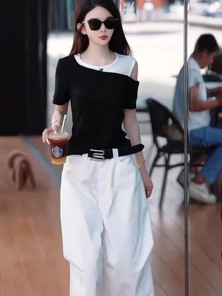 #时尚洋气减龄穿搭 #夏季显瘦撞色露肩短袖T恤百搭宽松中裤子纯欲韩版穿搭一整套#气质穿搭 #谁穿谁好看不分年龄段 #遮肉显瘦穿搭