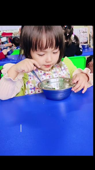 什么是爱呢?#女鹅 #慢一点长大 #记录这一刻难忘的瞬间