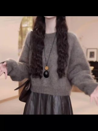 奶咖色圆领毛衣女秋季宽松显瘦长袖慵懒风针织衫圆领针织套头ins#每日分享#谁穿谁好看#新品热卖中