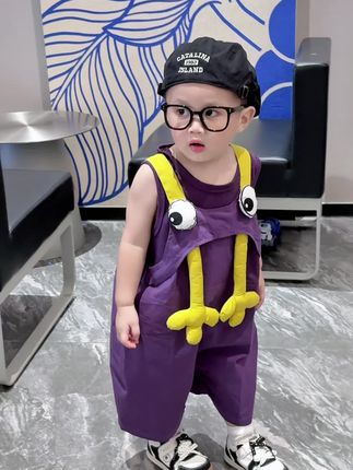 人类幼崽解锁夏日穿搭小心机 虽然长得一般但穿搭不一般啊~#虽然我长得一般但我穿搭不一般 #夏日穿搭小心机 @抖音小助手 #男童背带裤 #高品质童装