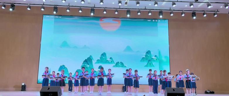 #六一儿童节
#六一汇演
是不是全南昌的14周岁以下的学生,今年六一都放假,我们是周五中午临时通知把汇演提前到周五下午,然后六一放假一整天