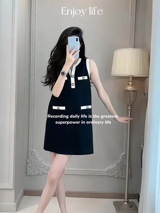 小孕妇这贵气千金连衣裙谁能不爱?本以为黑色已经很优雅气质了,没想到白色更加轻奢贵气。一眼心动的小香风,真的美晕了,上身妥妥才发千金及时感。#穿搭分享 #ootd穿搭 #夏日穿搭 #孕妇穿搭 #日常搭配